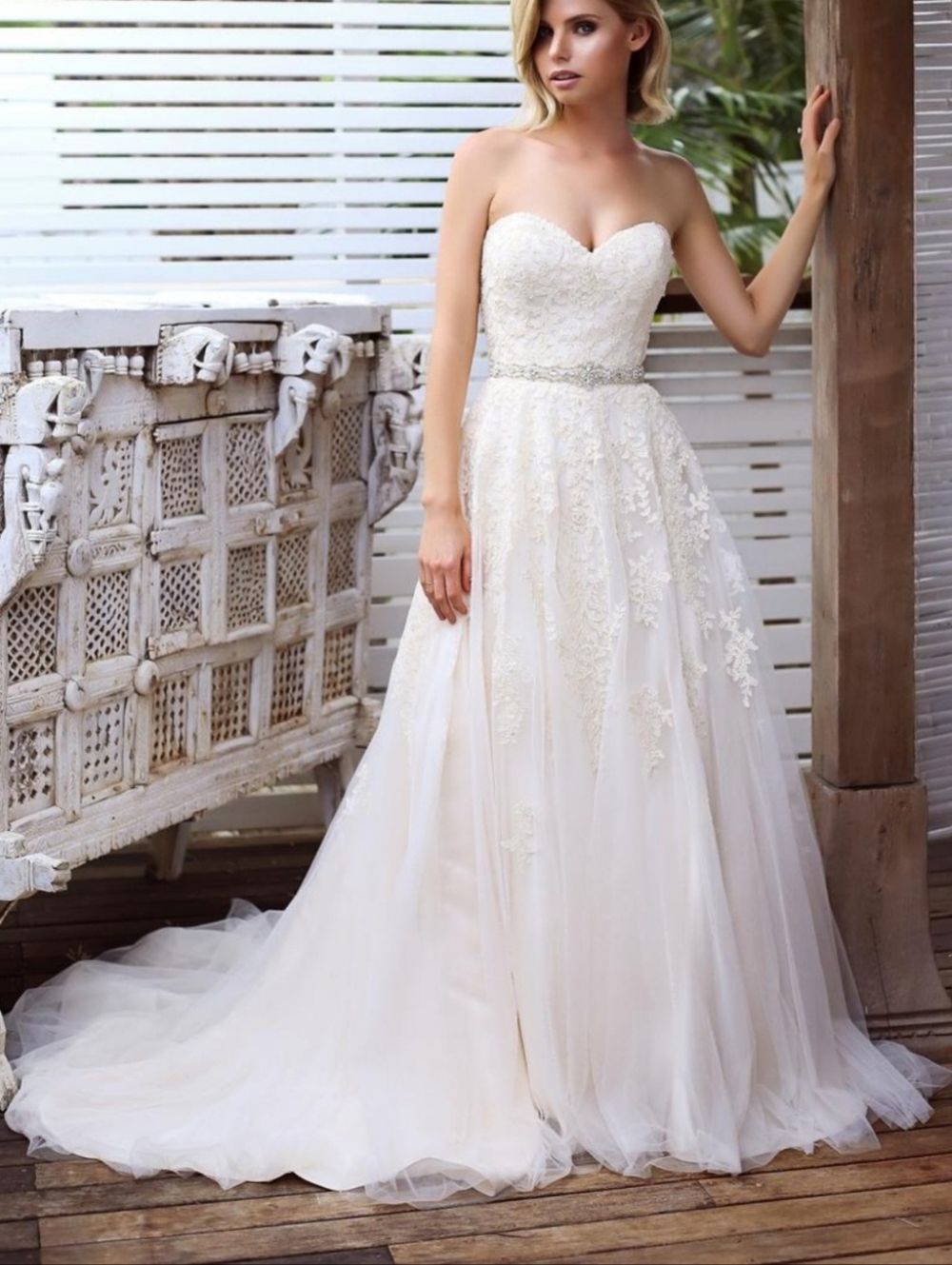 Madi Lane Wedding Dress   Size 20 Ivory color